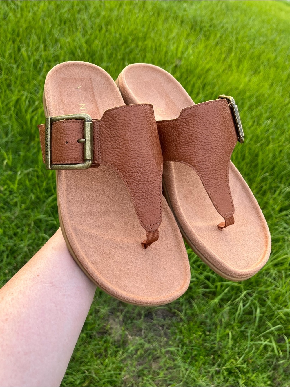 NWOT Vionic Emma Brown Leather Thong Sandals with Brass Buckle in Sizes 9 & 9.5
